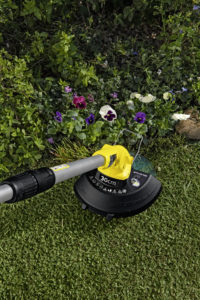 LTR 18 30 edge trimming flower bed app 02 CI15 300 dpi jpg